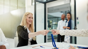 The ultimate guide for choosing the right lanyard for your business